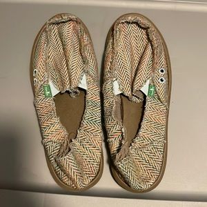 Sanuk shoes